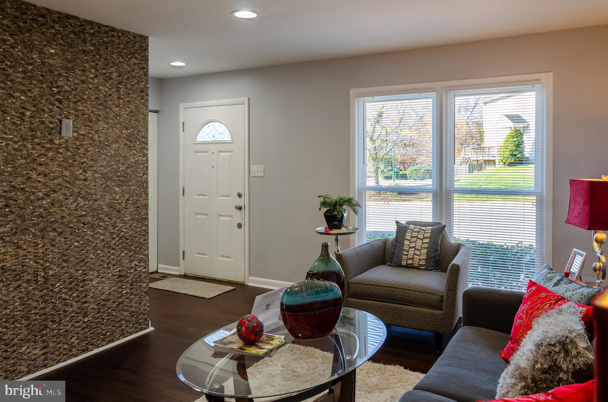 CONSTANT FRIENDSHIP - Residential