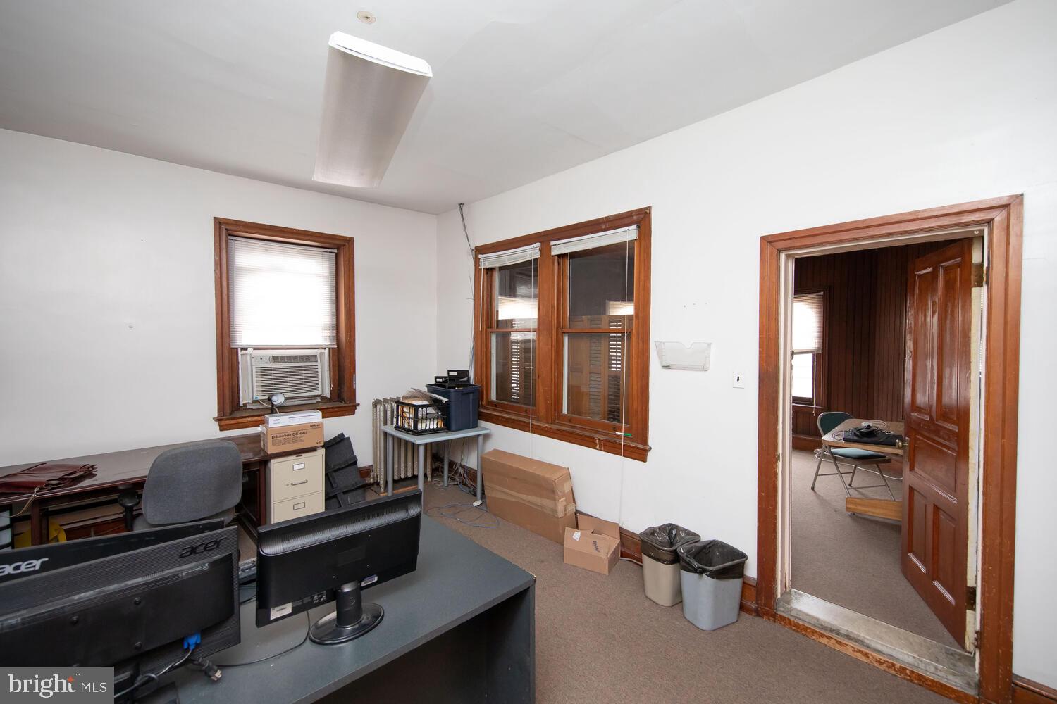 ROXBOROUGH - Commercial Sale