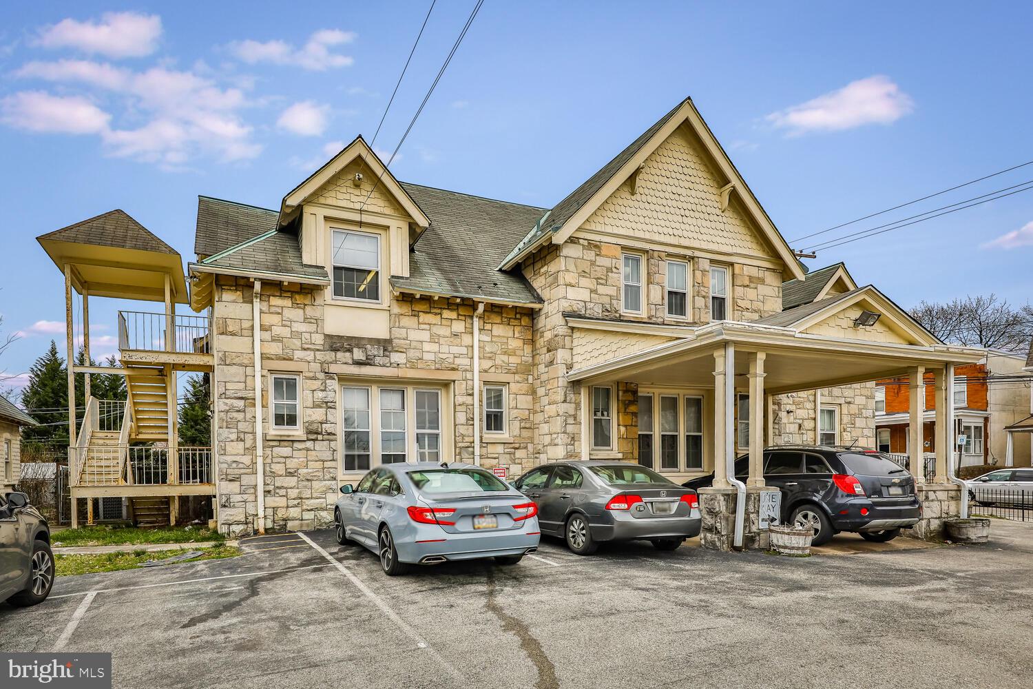 ROXBOROUGH - Commercial Sale