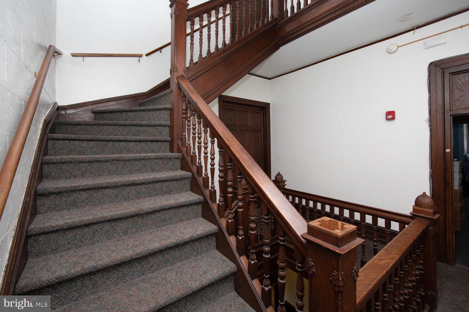 ROXBOROUGH - Commercial Sale