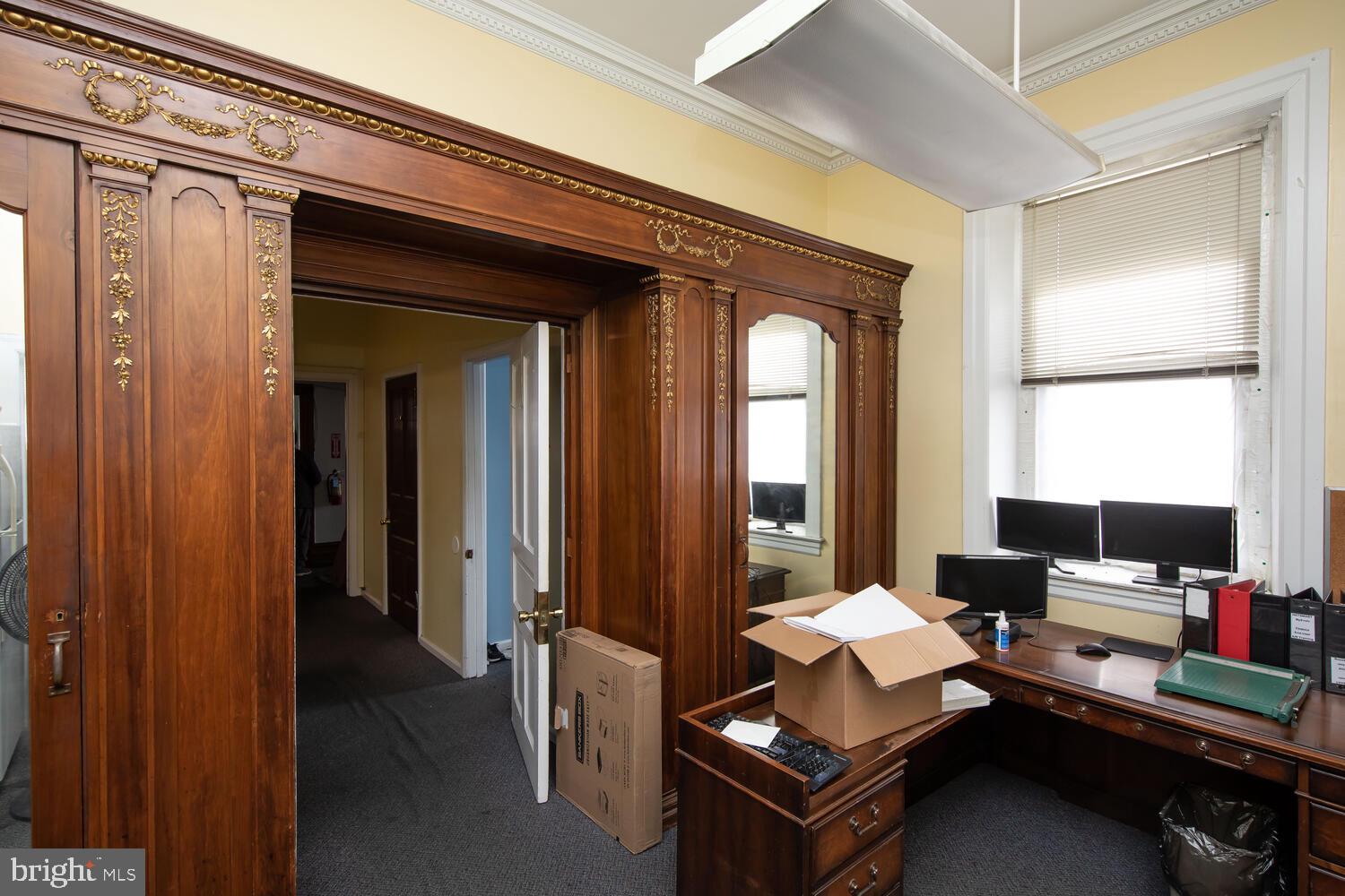 ROXBOROUGH - Commercial Sale