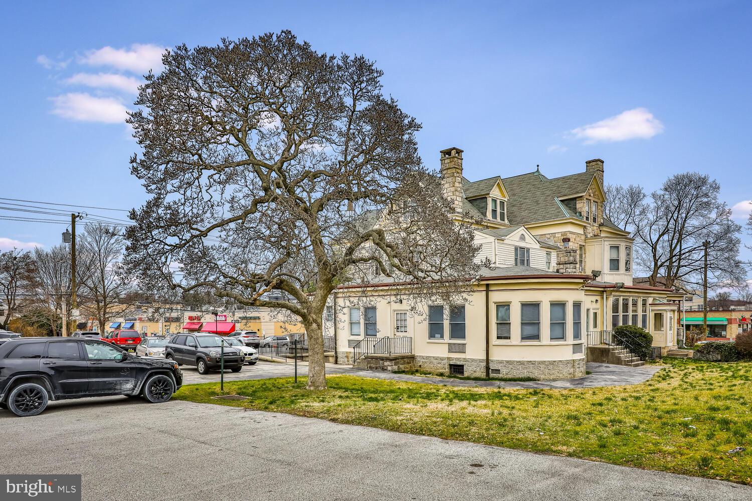 ROXBOROUGH - Commercial Sale