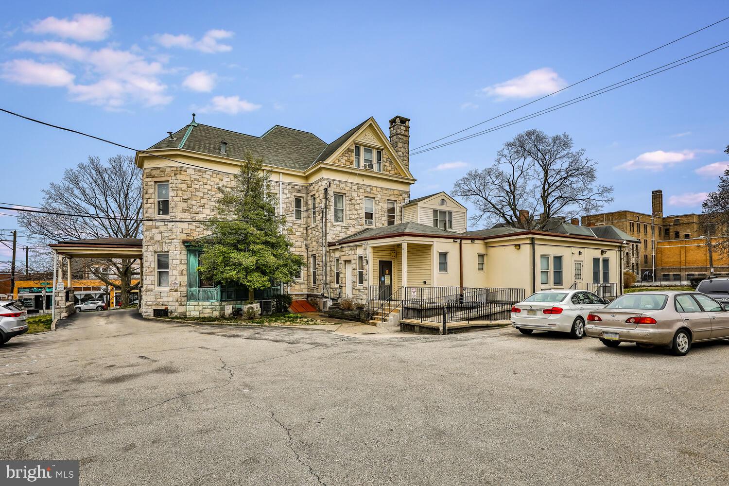 ROXBOROUGH - Commercial Sale