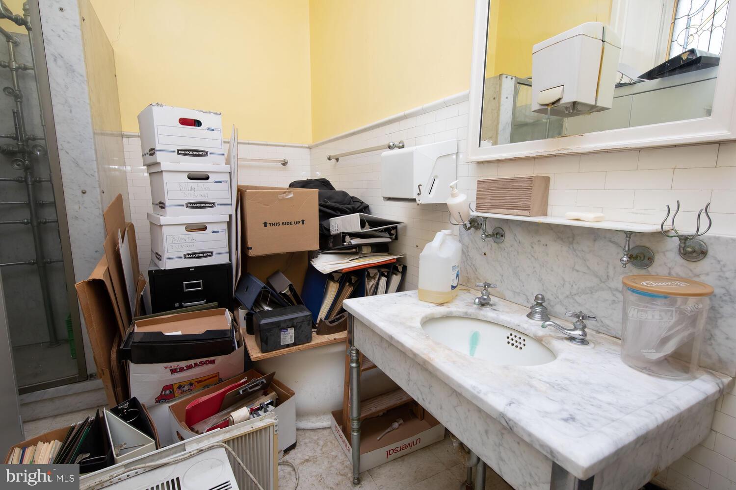 ROXBOROUGH - Commercial Sale