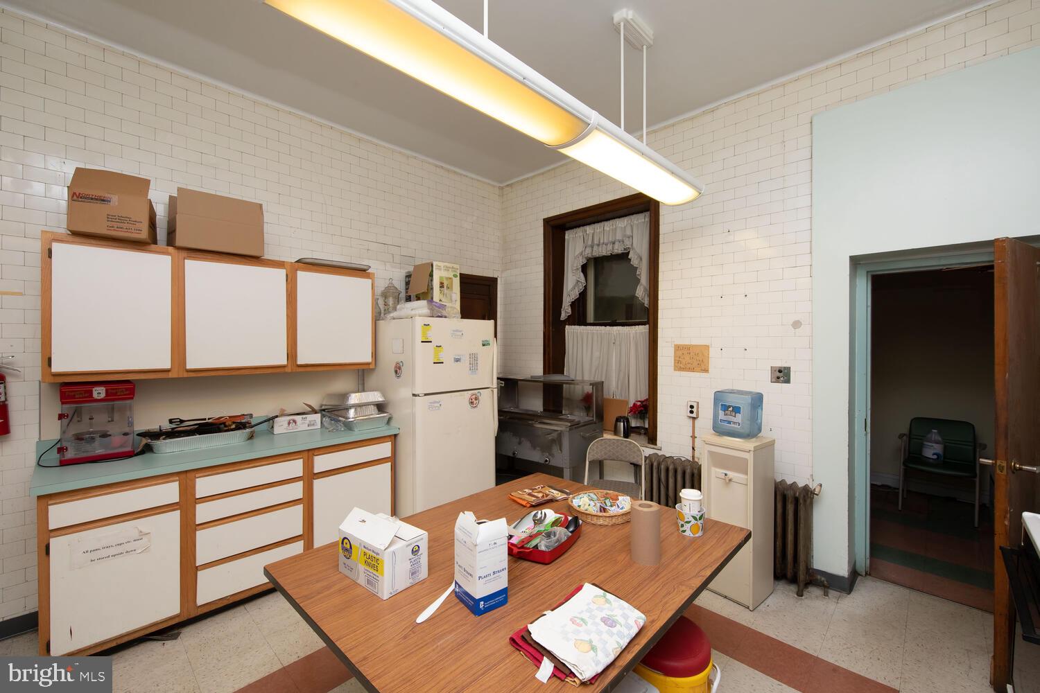 ROXBOROUGH - Commercial Sale