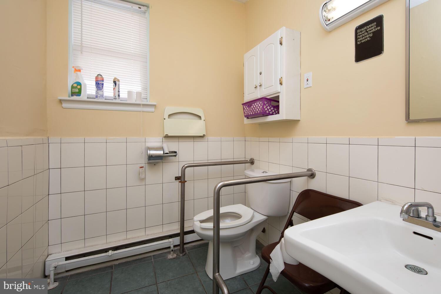 ROXBOROUGH - Commercial Sale