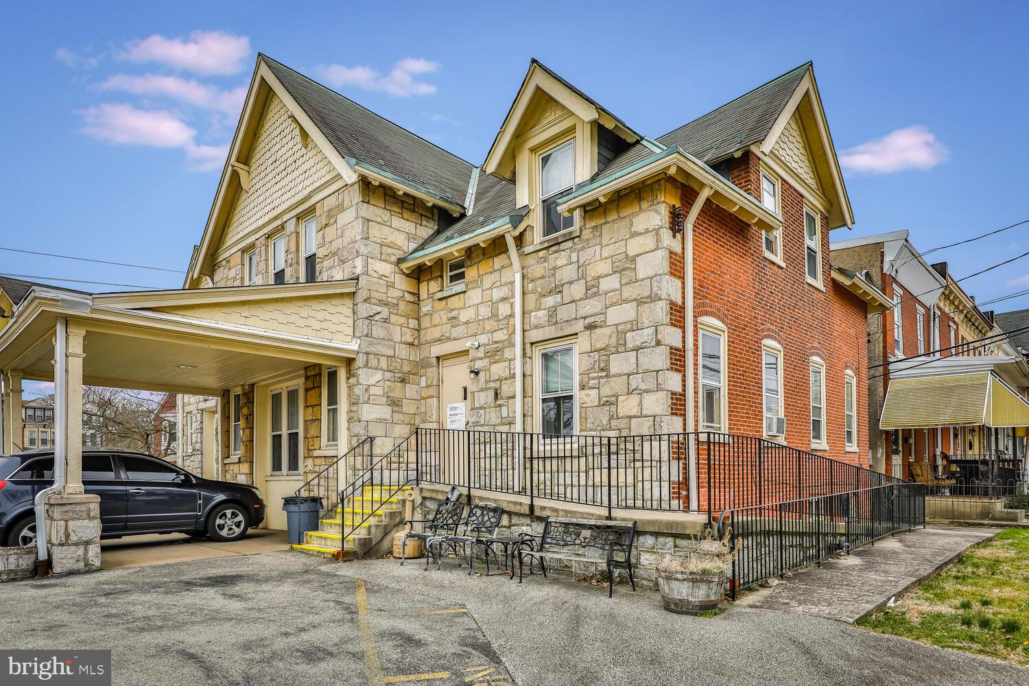 ROXBOROUGH - Commercial Sale