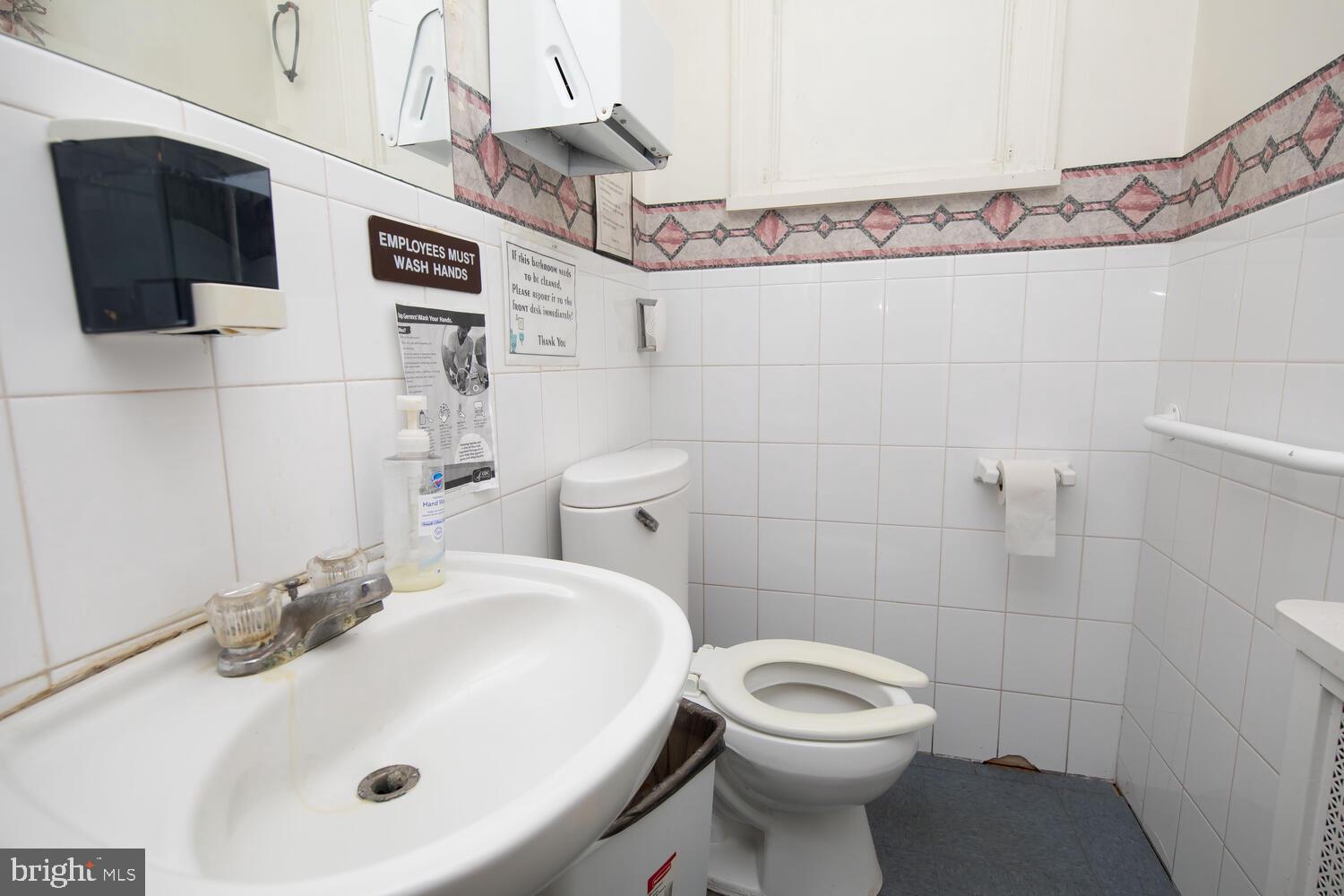 ROXBOROUGH - Commercial Sale