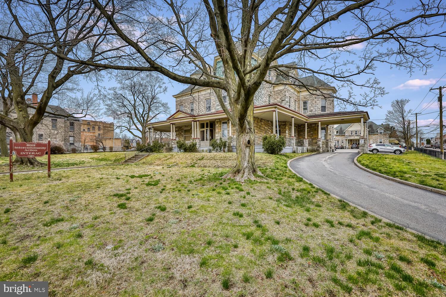 ROXBOROUGH - Commercial Sale