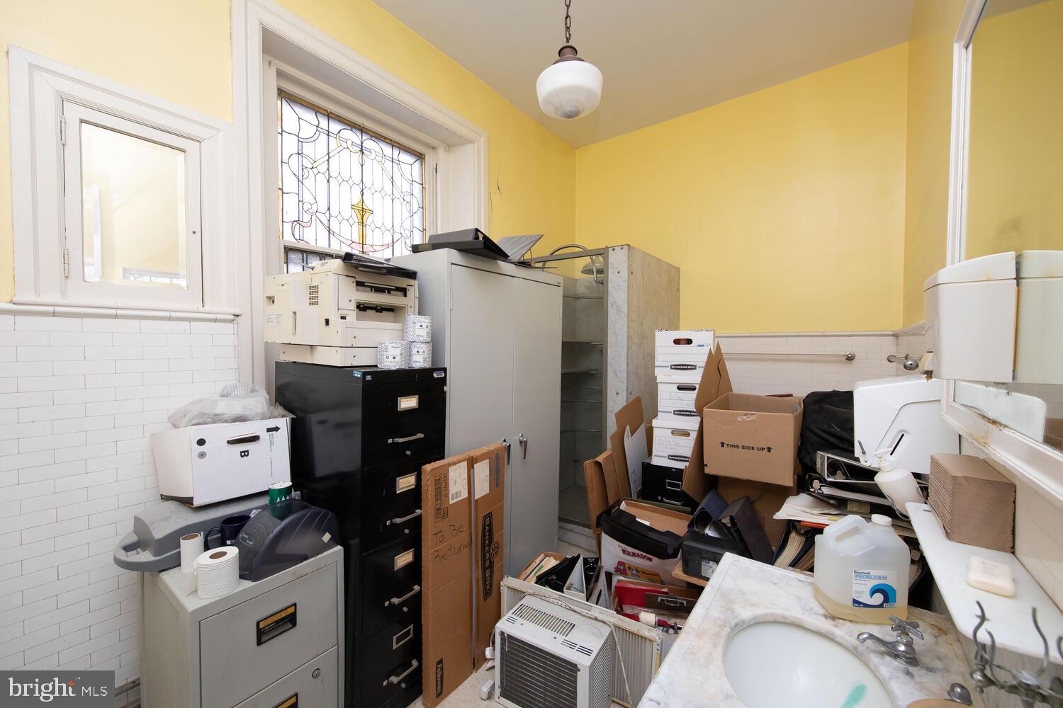 ROXBOROUGH - Commercial Sale