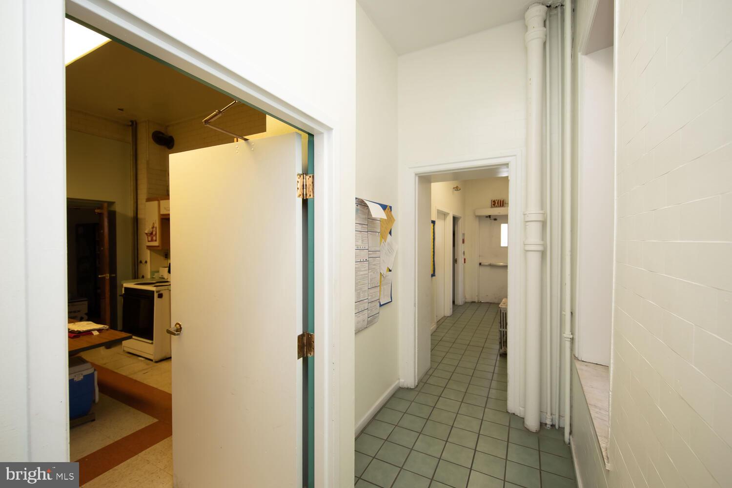 ROXBOROUGH - Commercial Sale