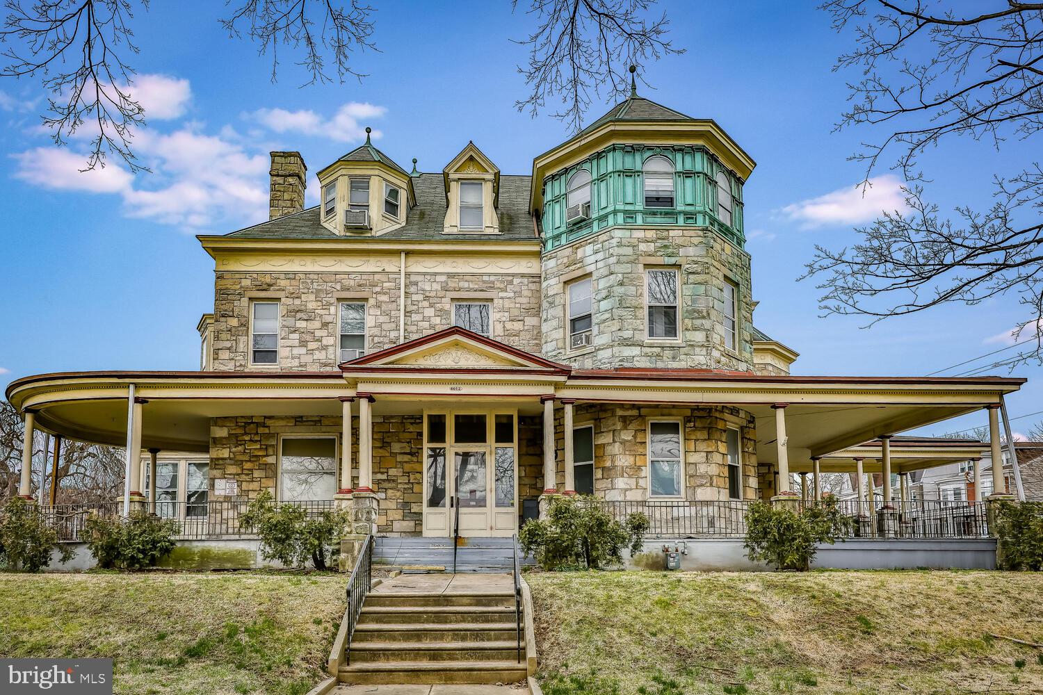 ROXBOROUGH - Commercial Sale