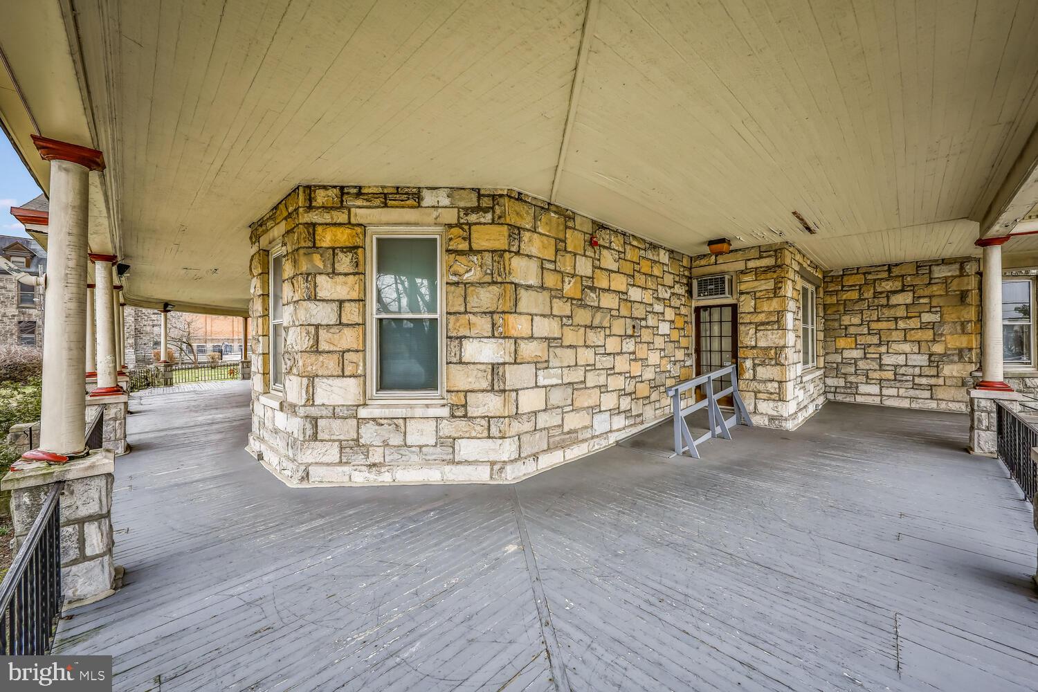 ROXBOROUGH - Commercial Sale