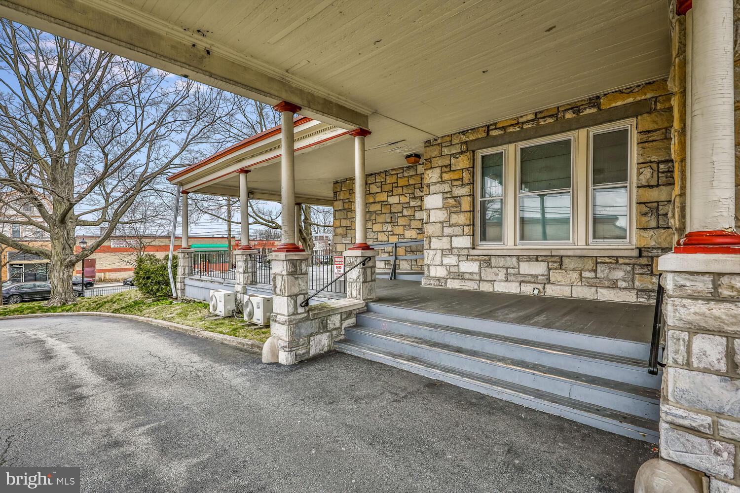 ROXBOROUGH - Commercial Sale