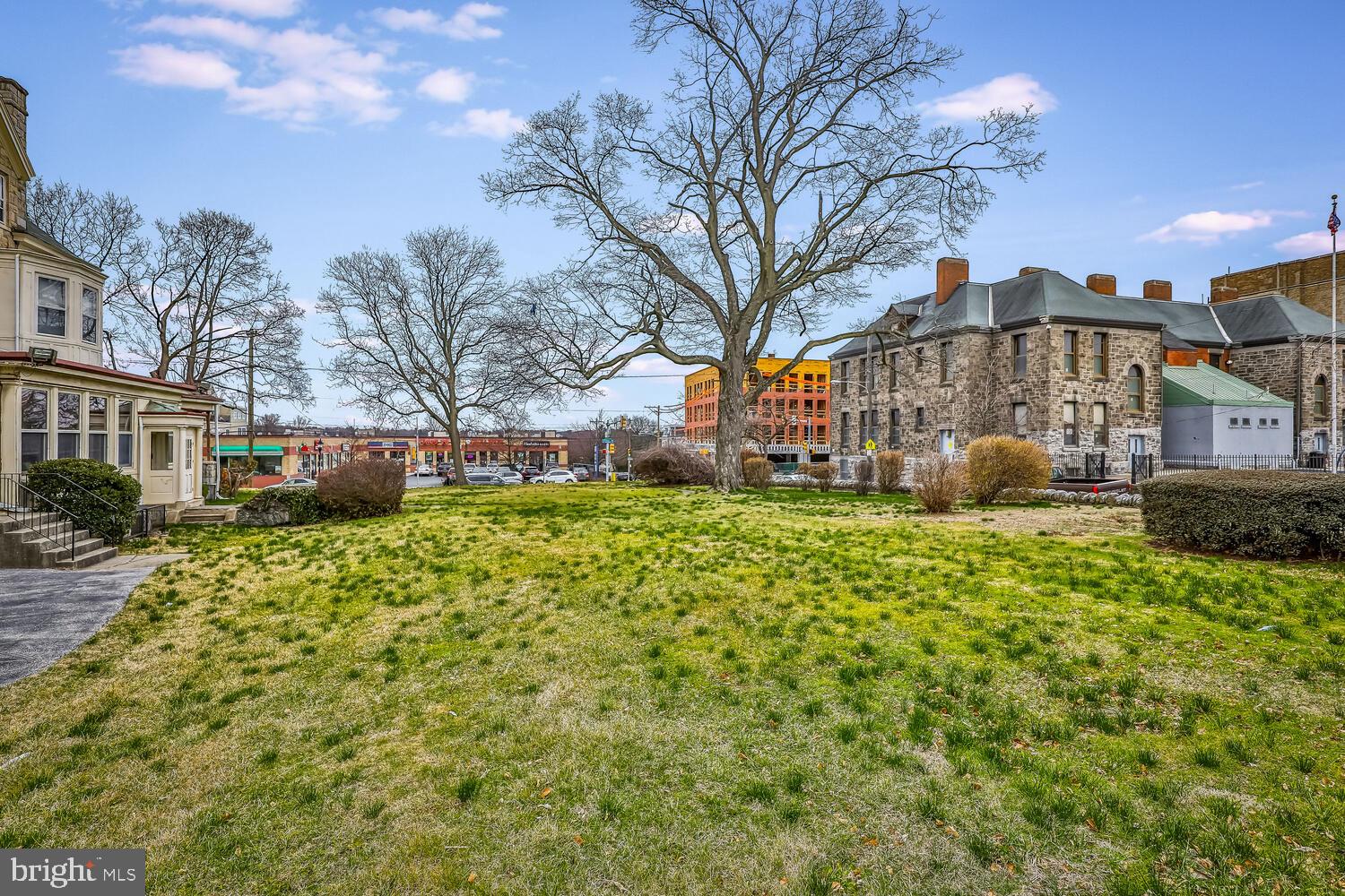 ROXBOROUGH - Commercial Sale