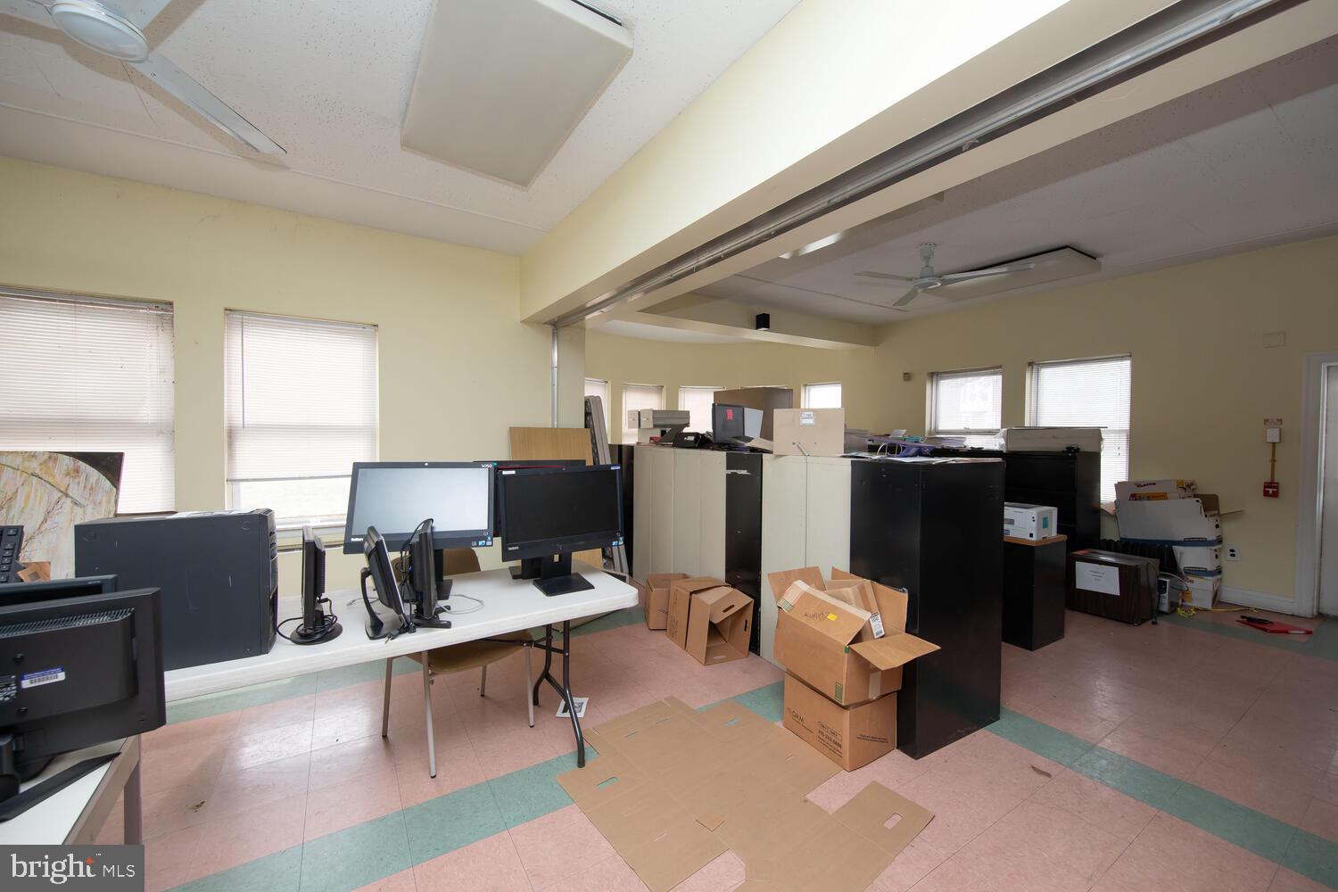 ROXBOROUGH - Commercial Sale