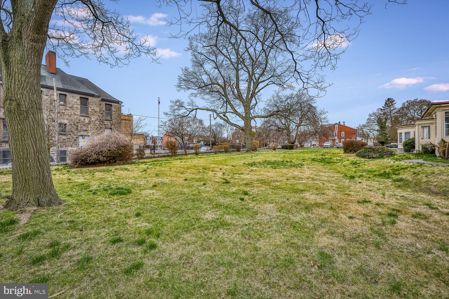 ROXBOROUGH - Commercial Sale