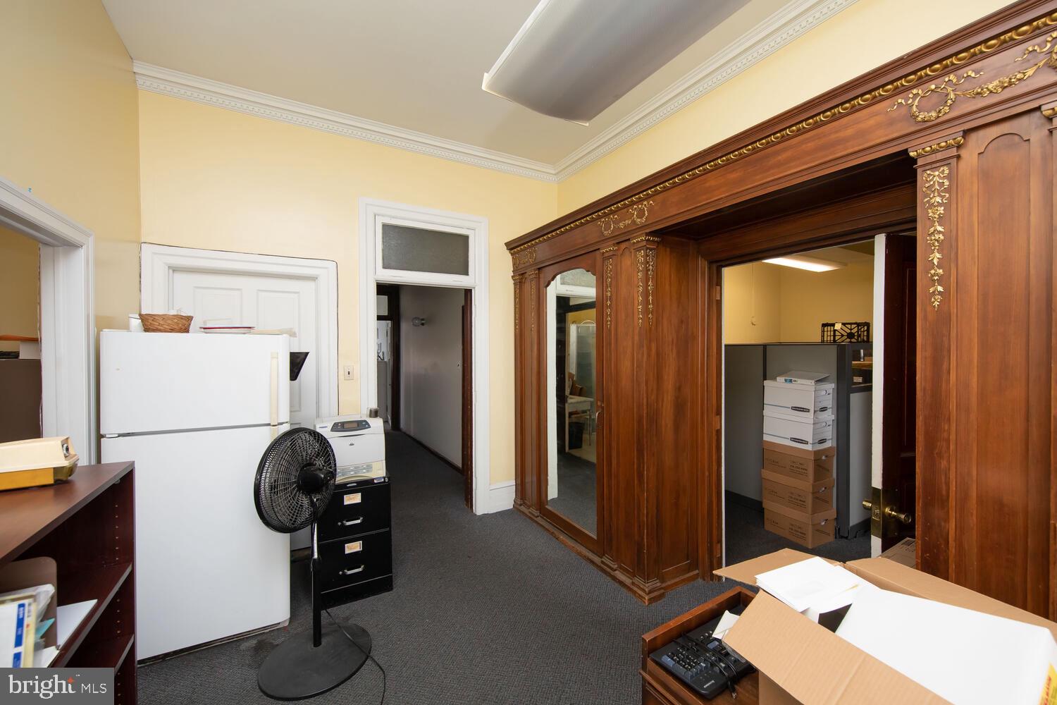 ROXBOROUGH - Commercial Sale