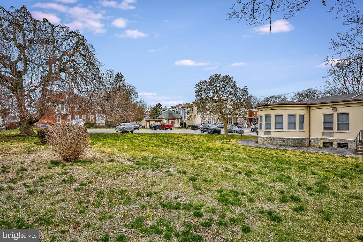 ROXBOROUGH - Commercial Sale