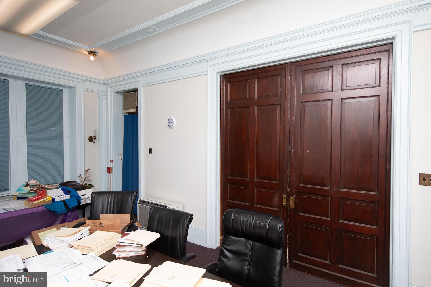 ROXBOROUGH - Commercial Sale