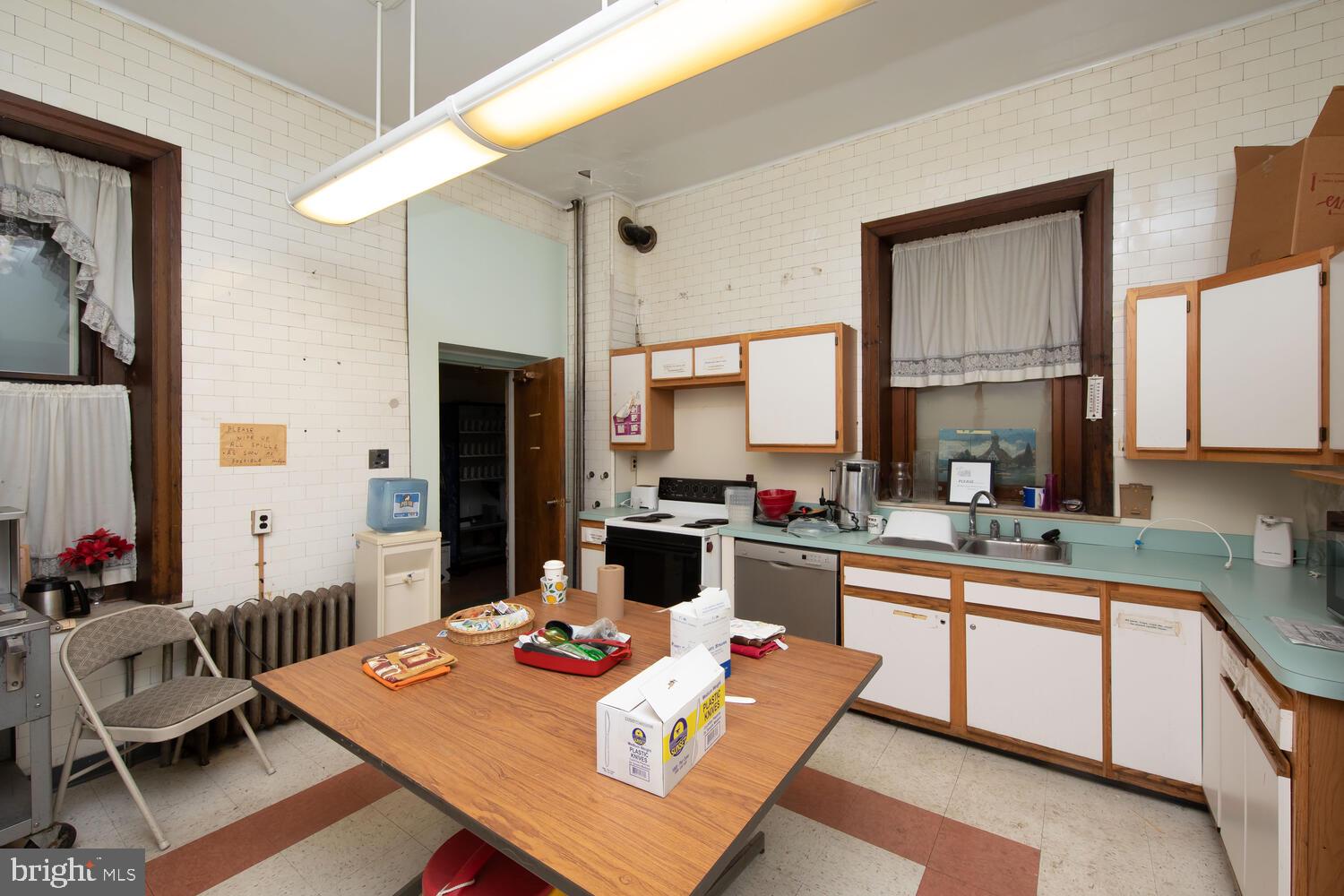 ROXBOROUGH - Commercial Sale