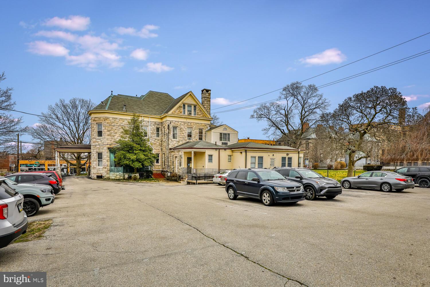 ROXBOROUGH - Commercial Sale