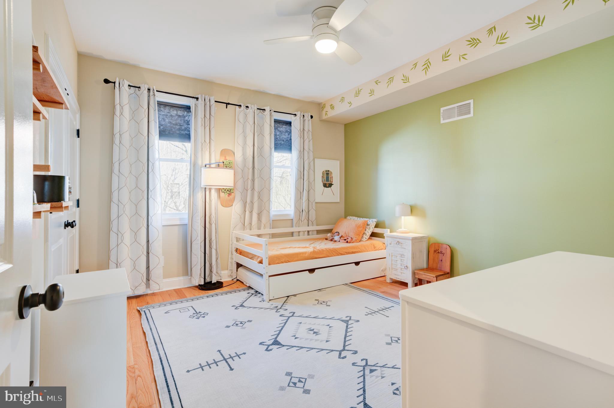 EAST KENSINGTON - Residential