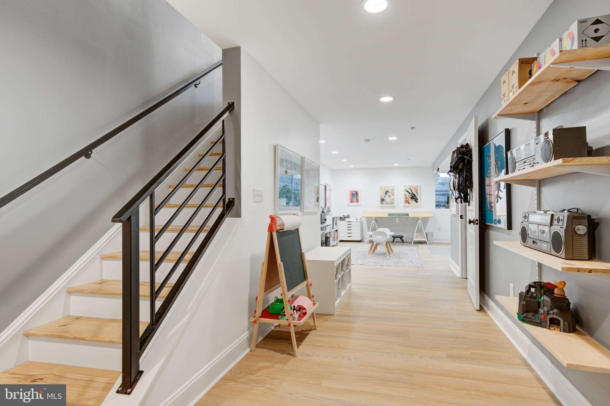 EAST KENSINGTON - Residential