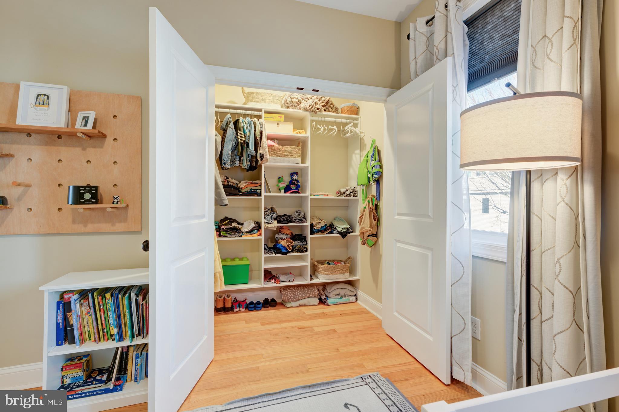 EAST KENSINGTON - Residential