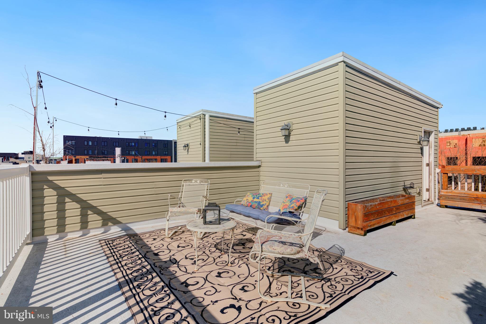 EAST KENSINGTON - Residential