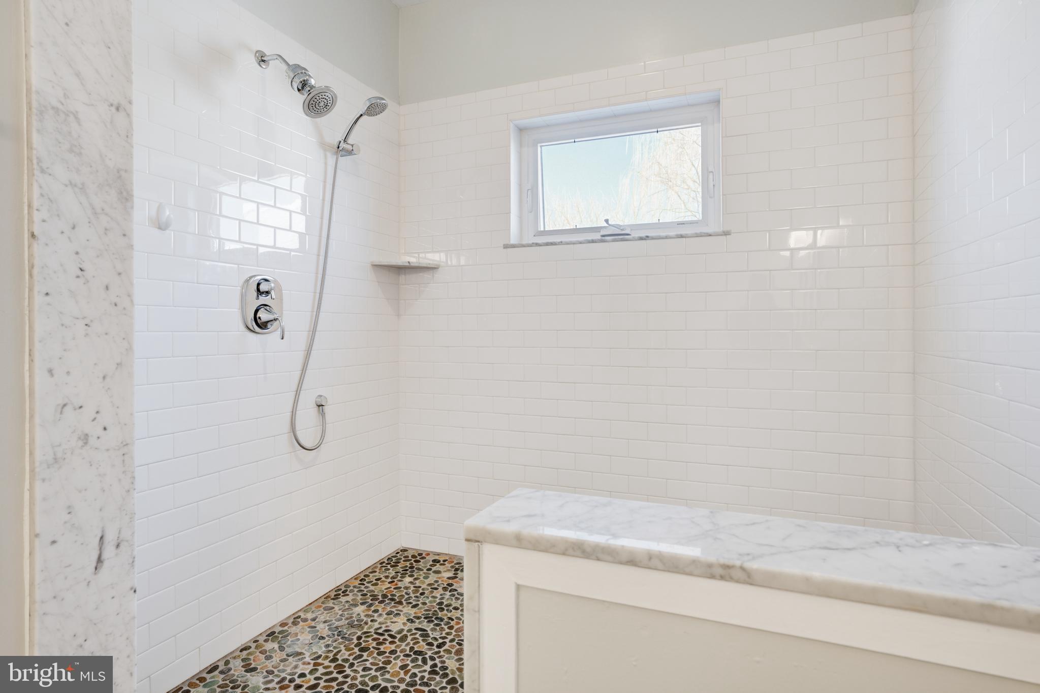 EAST KENSINGTON - Residential