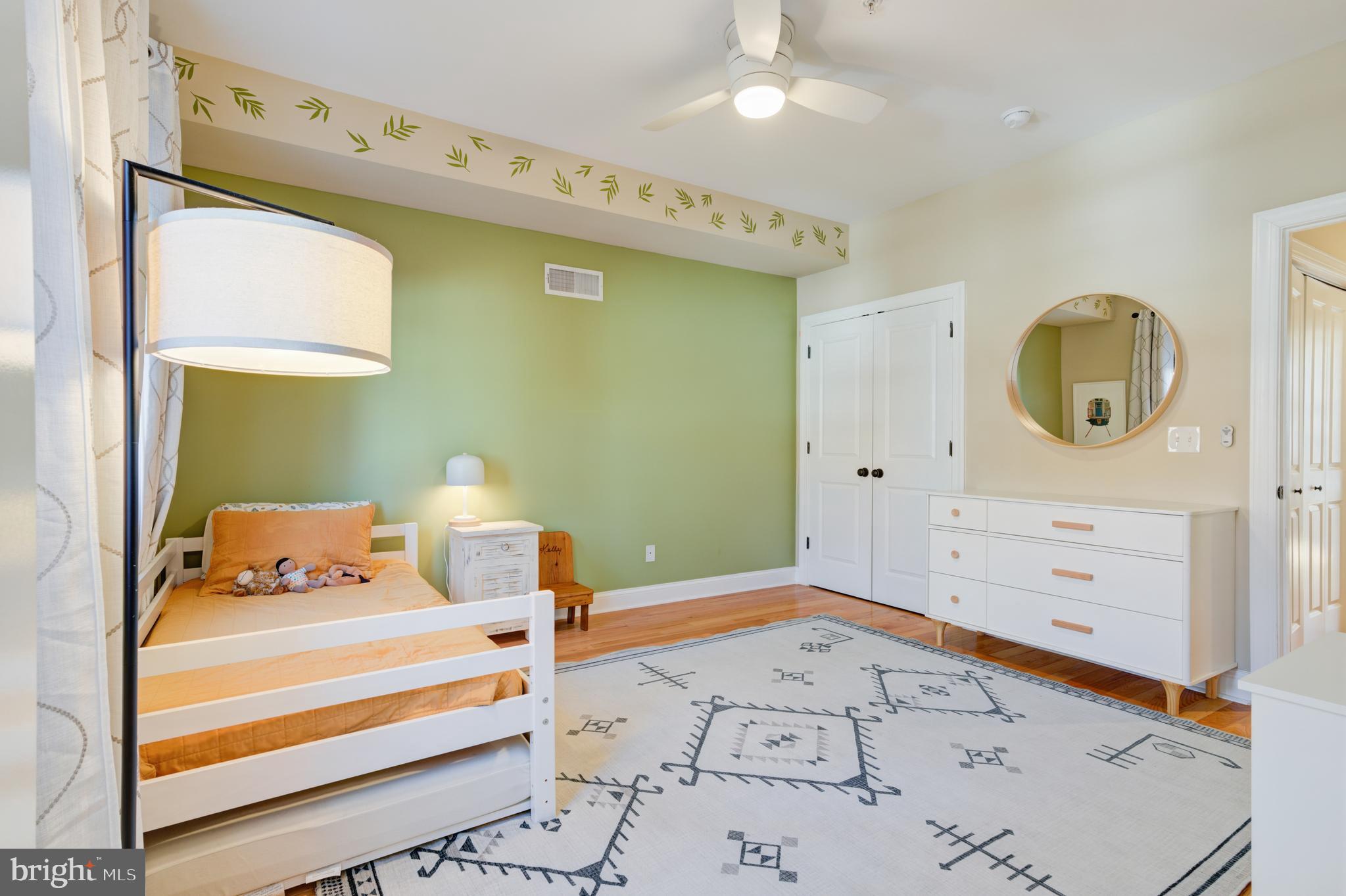 EAST KENSINGTON - Residential