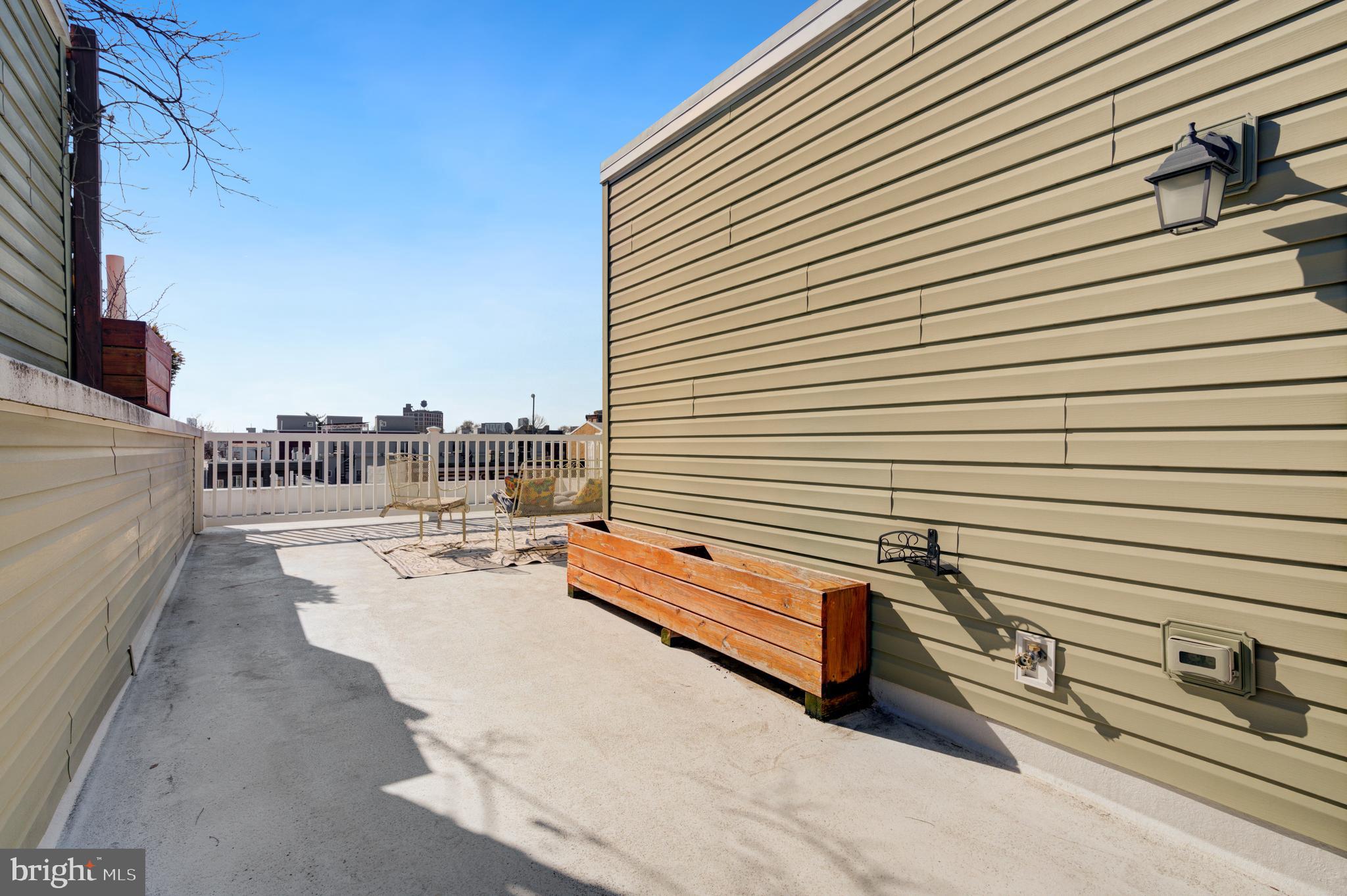 EAST KENSINGTON - Residential