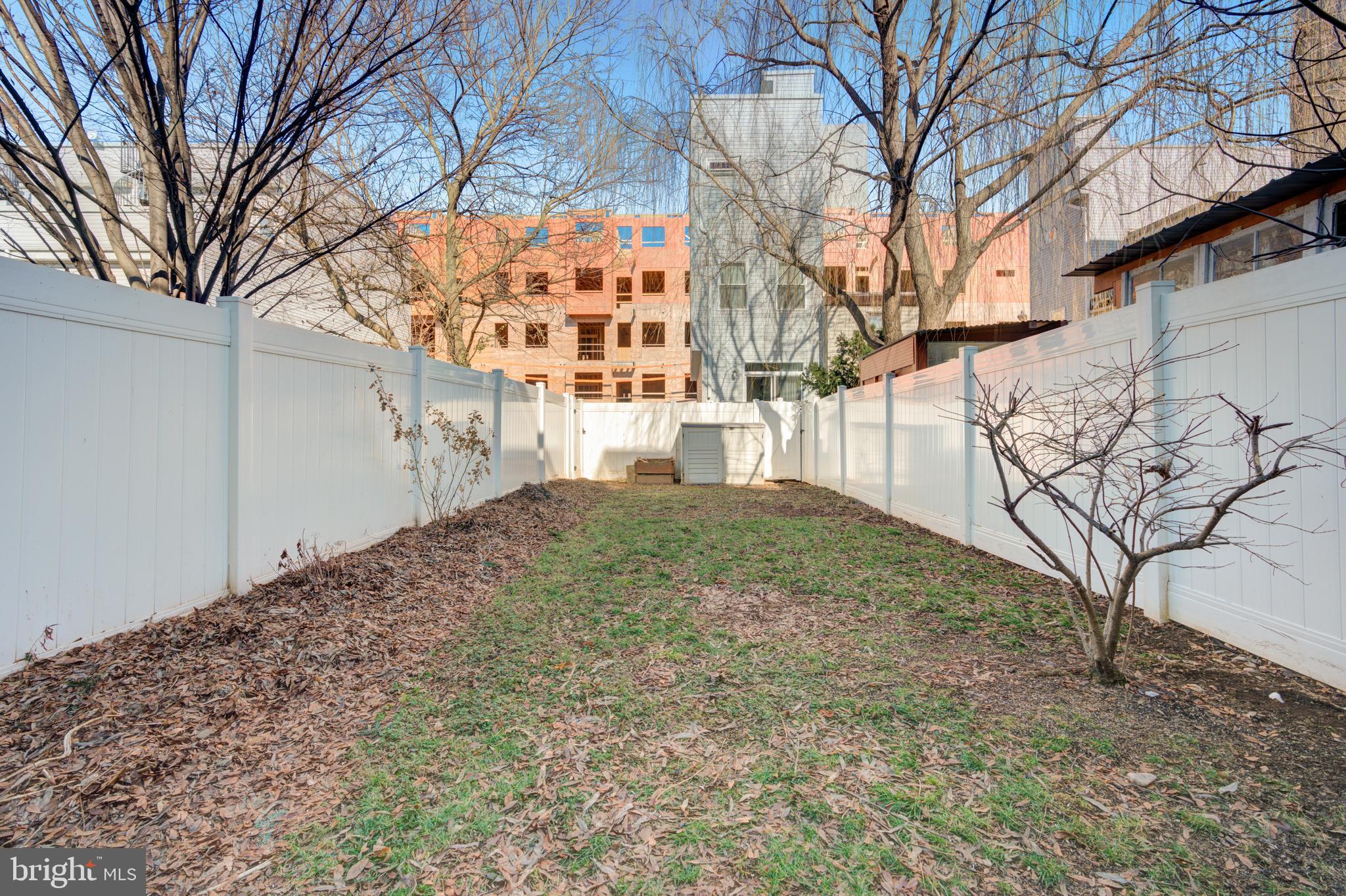 EAST KENSINGTON - Residential