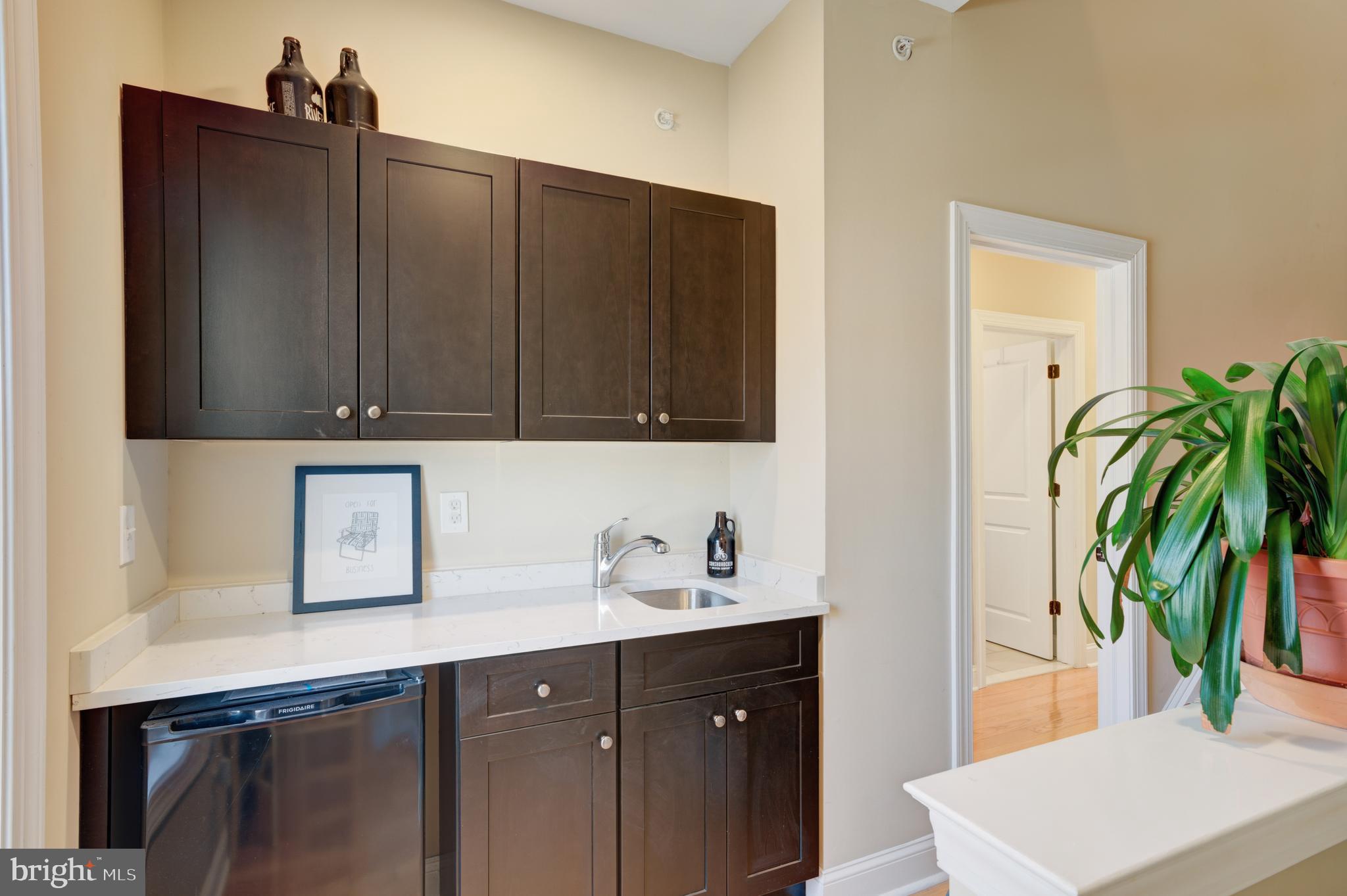 EAST KENSINGTON - Residential