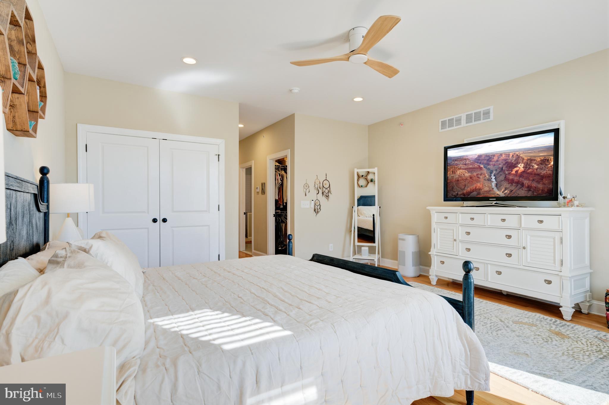 EAST KENSINGTON - Residential