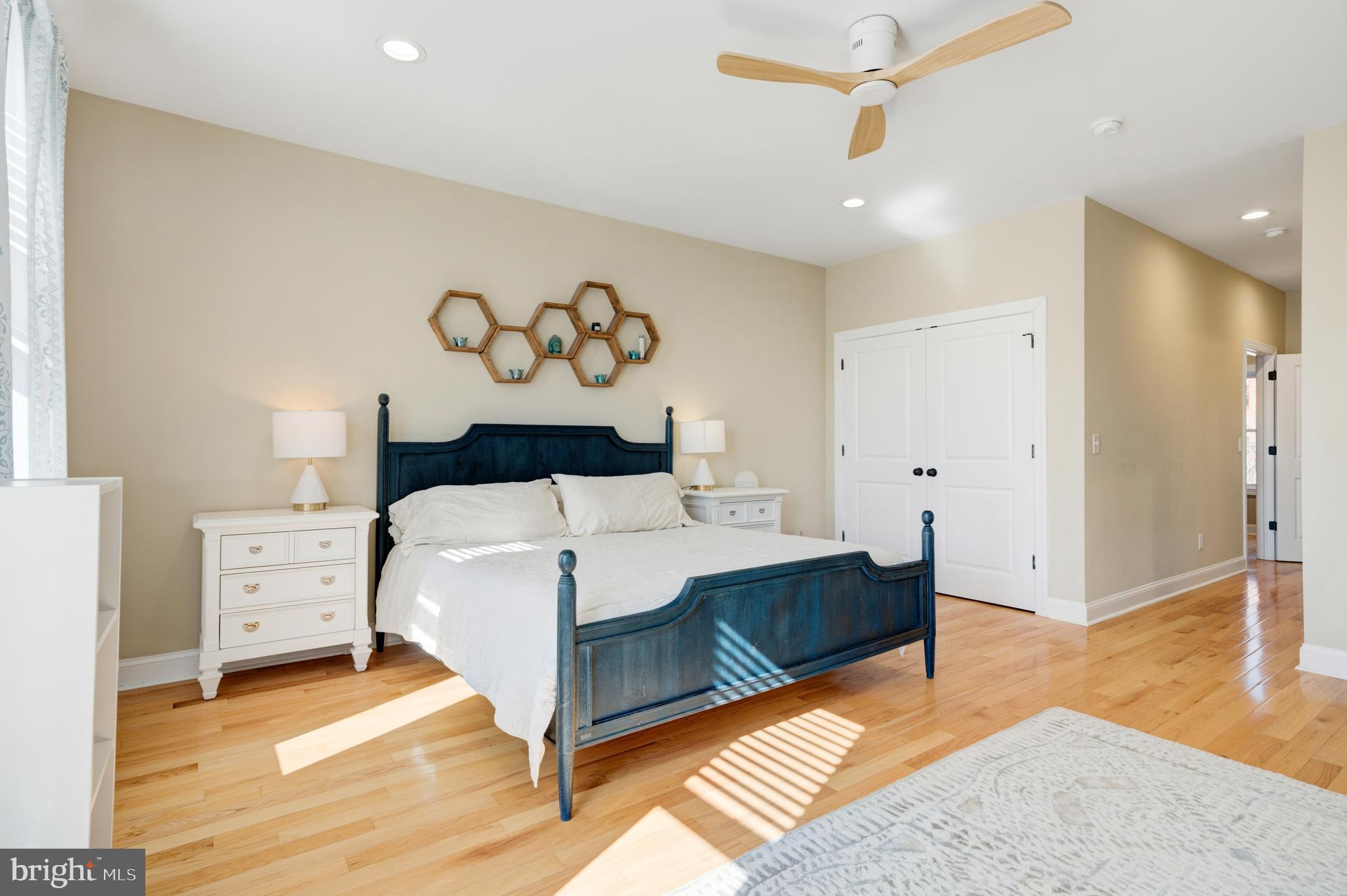 EAST KENSINGTON - Residential