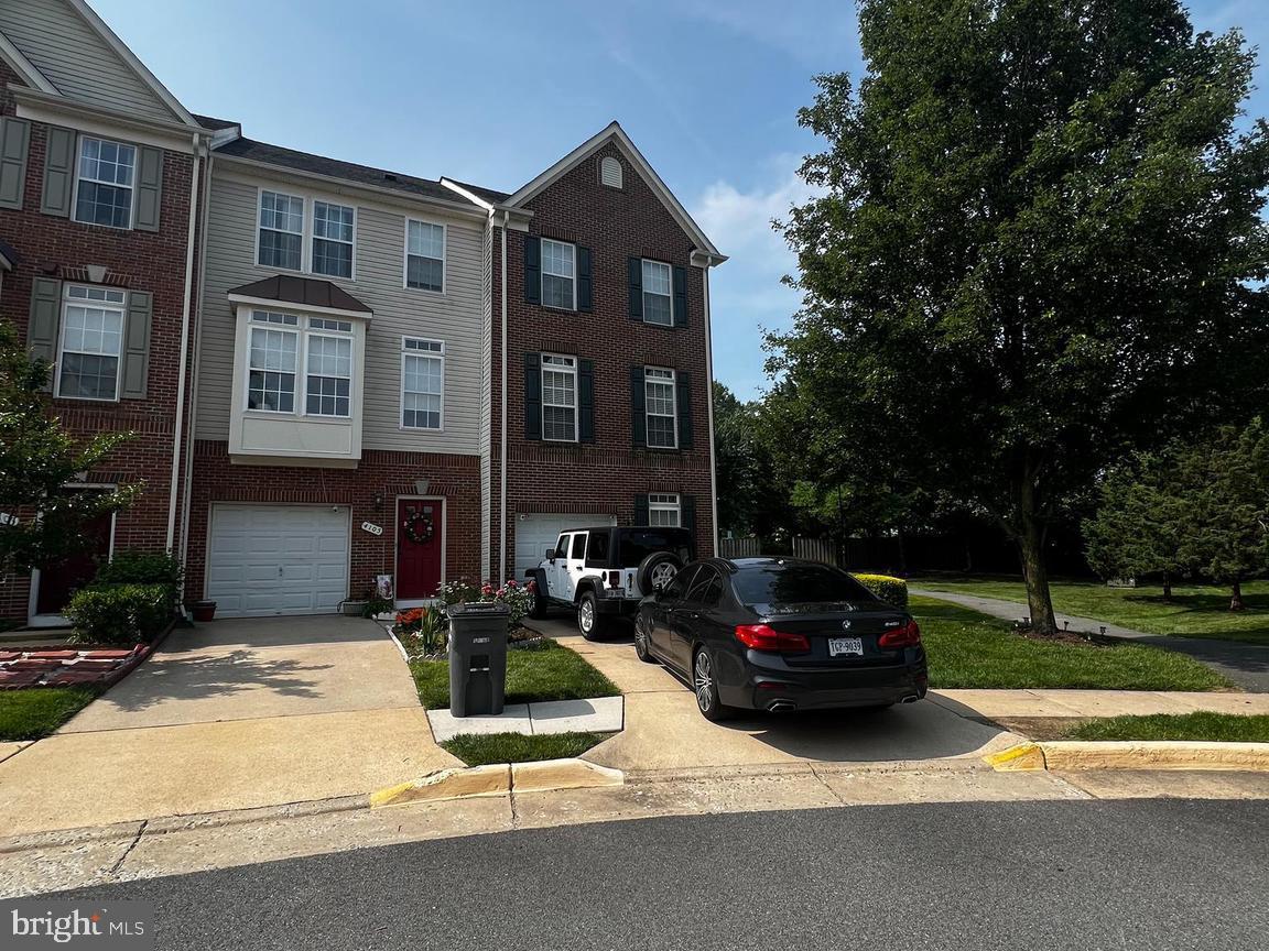 GLEN OAKS CONDOMINIUM - Residential