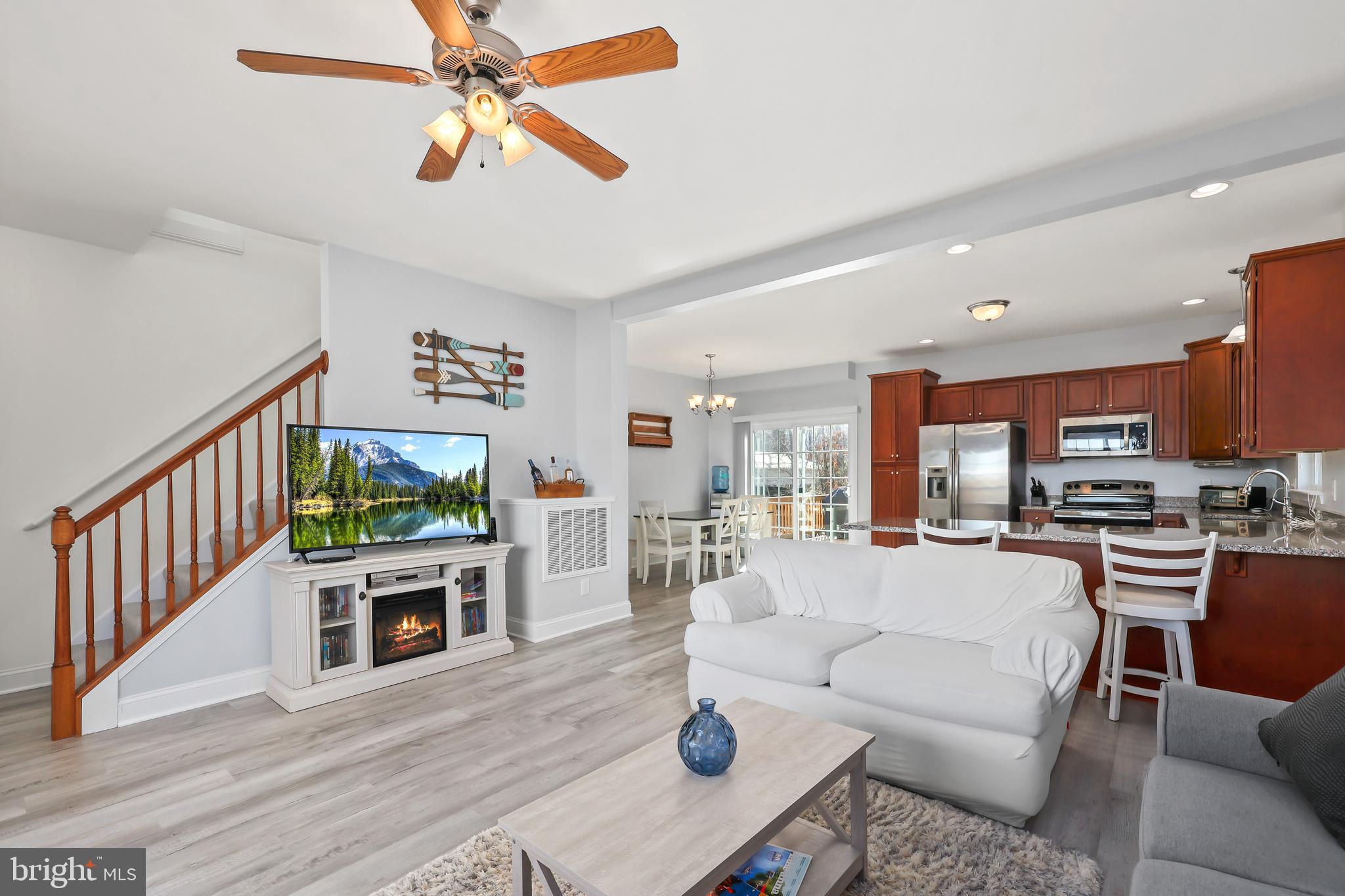 WOODLAND SHORES - Residential