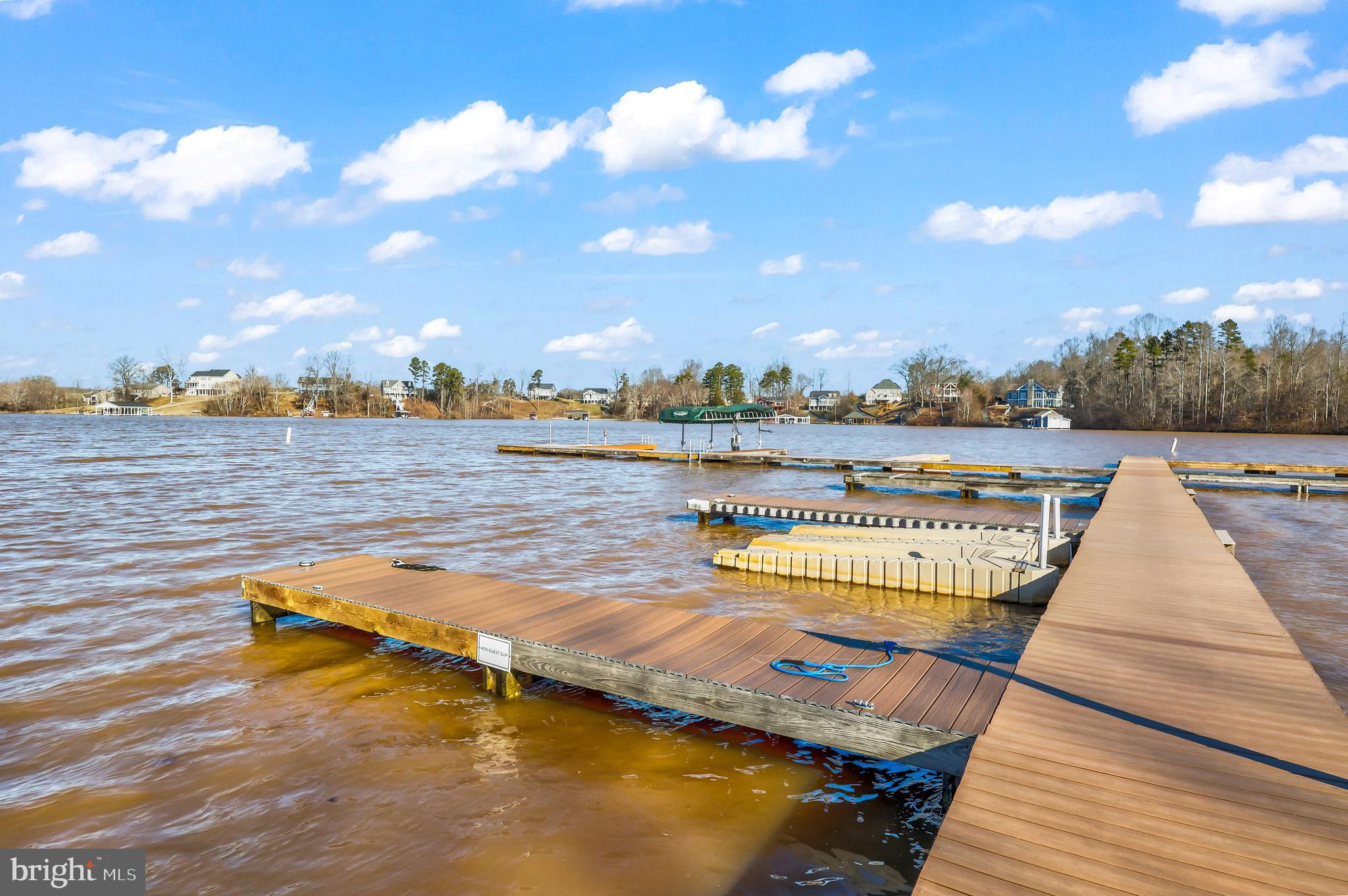 WOODLAND SHORES - Residential