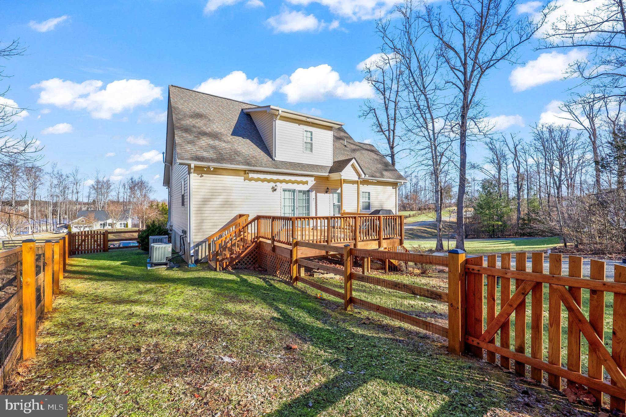 WOODLAND SHORES - Residential