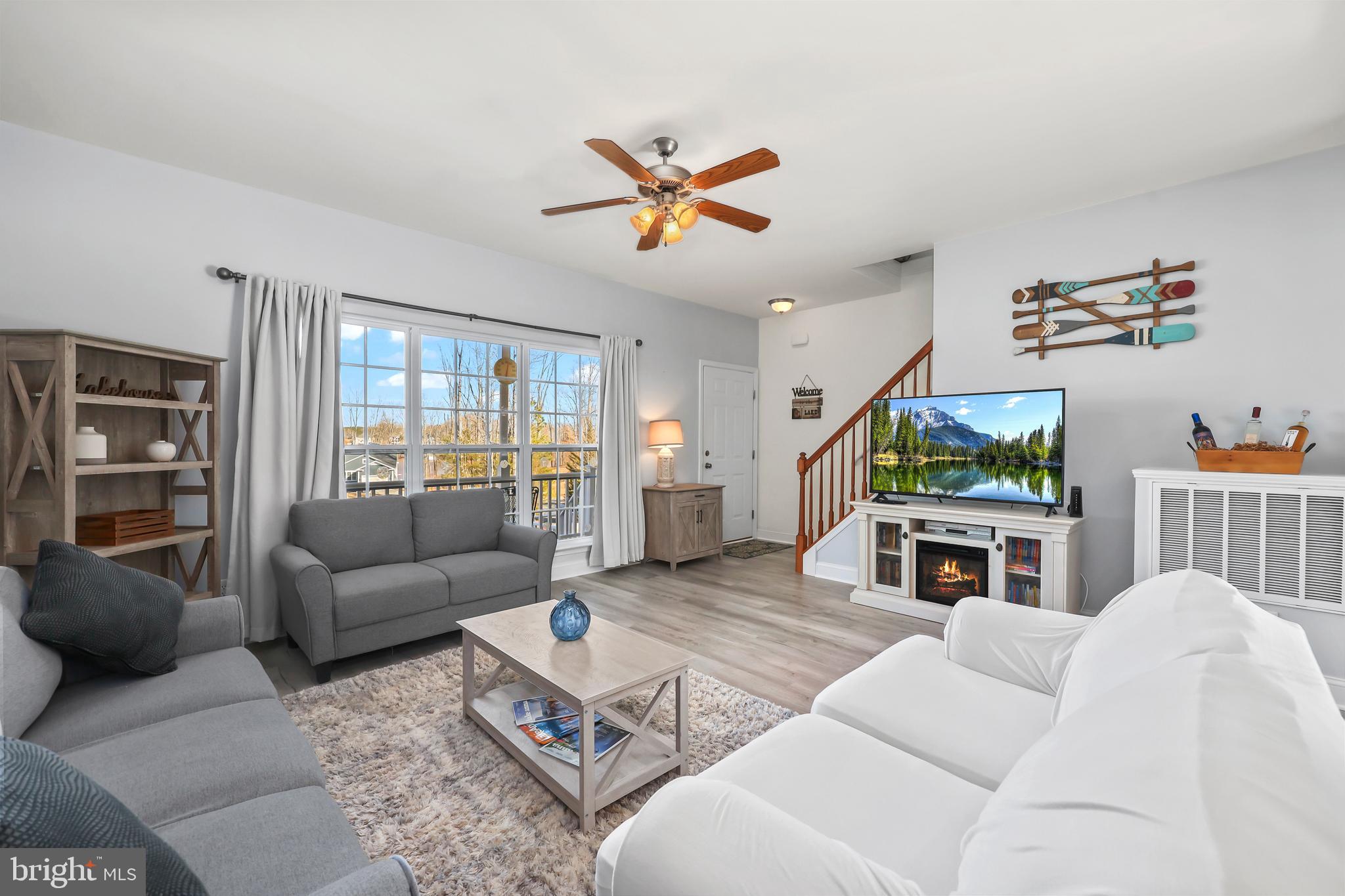 WOODLAND SHORES - Residential