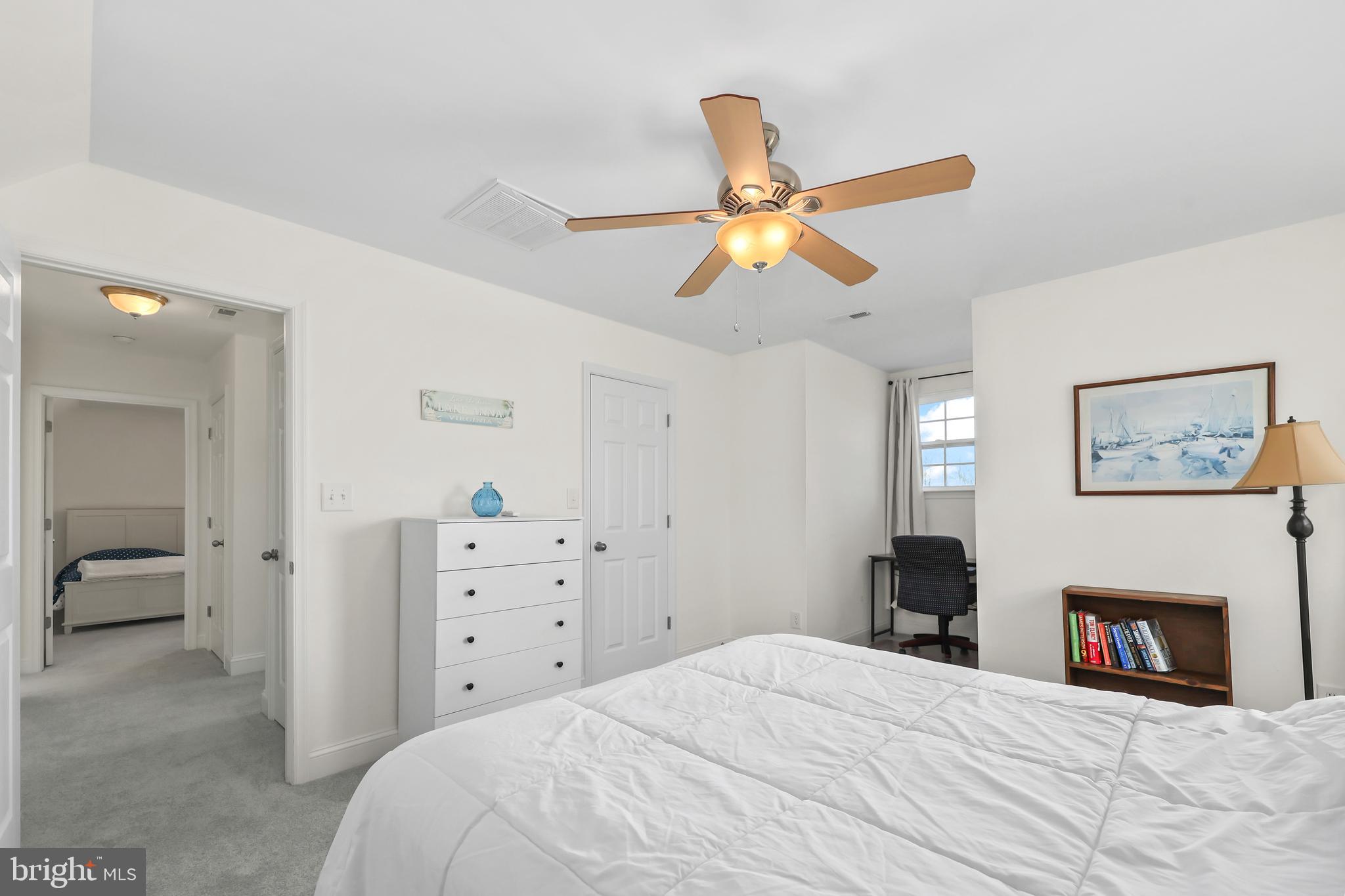 WOODLAND SHORES - Residential