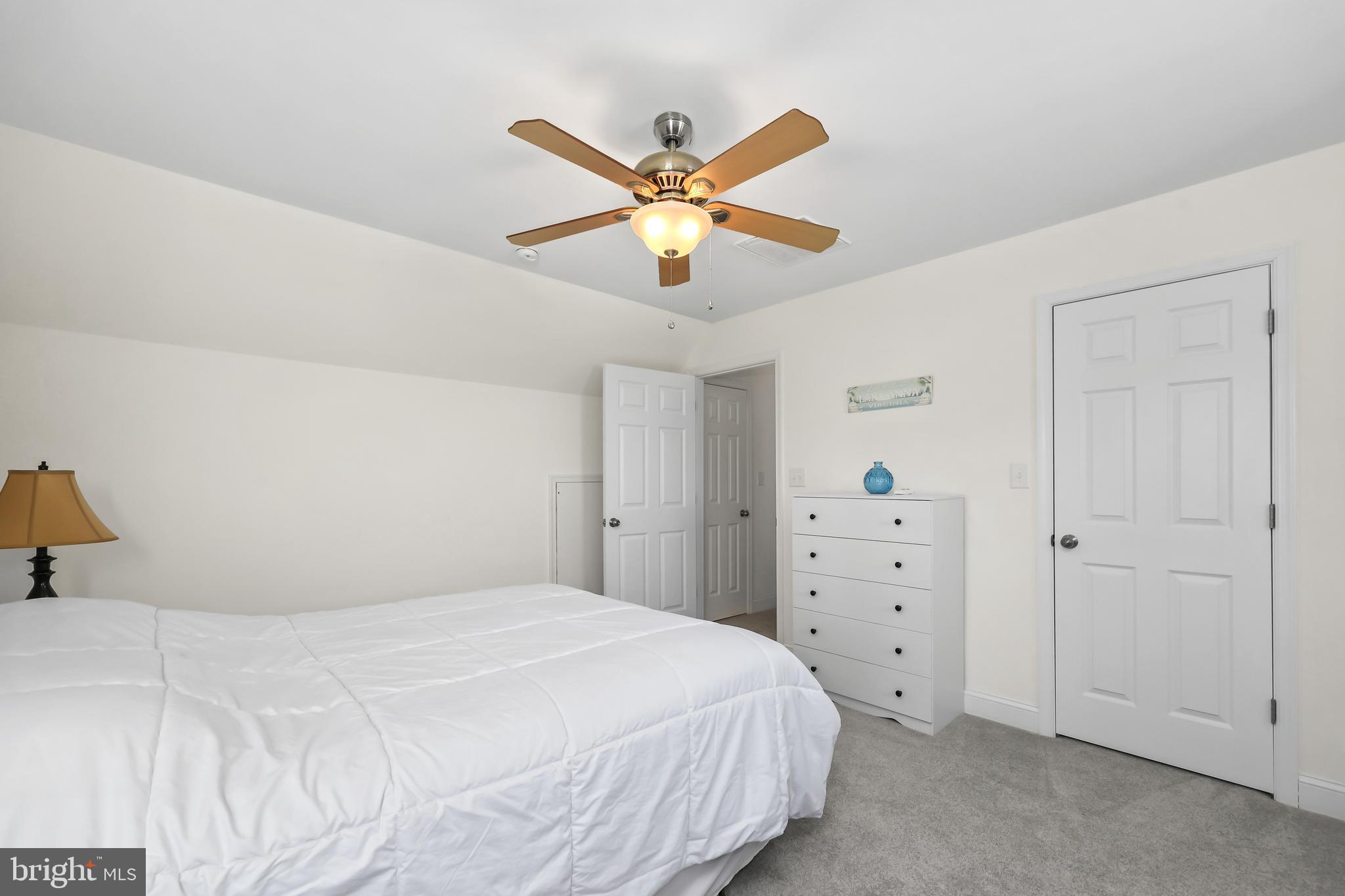 WOODLAND SHORES - Residential