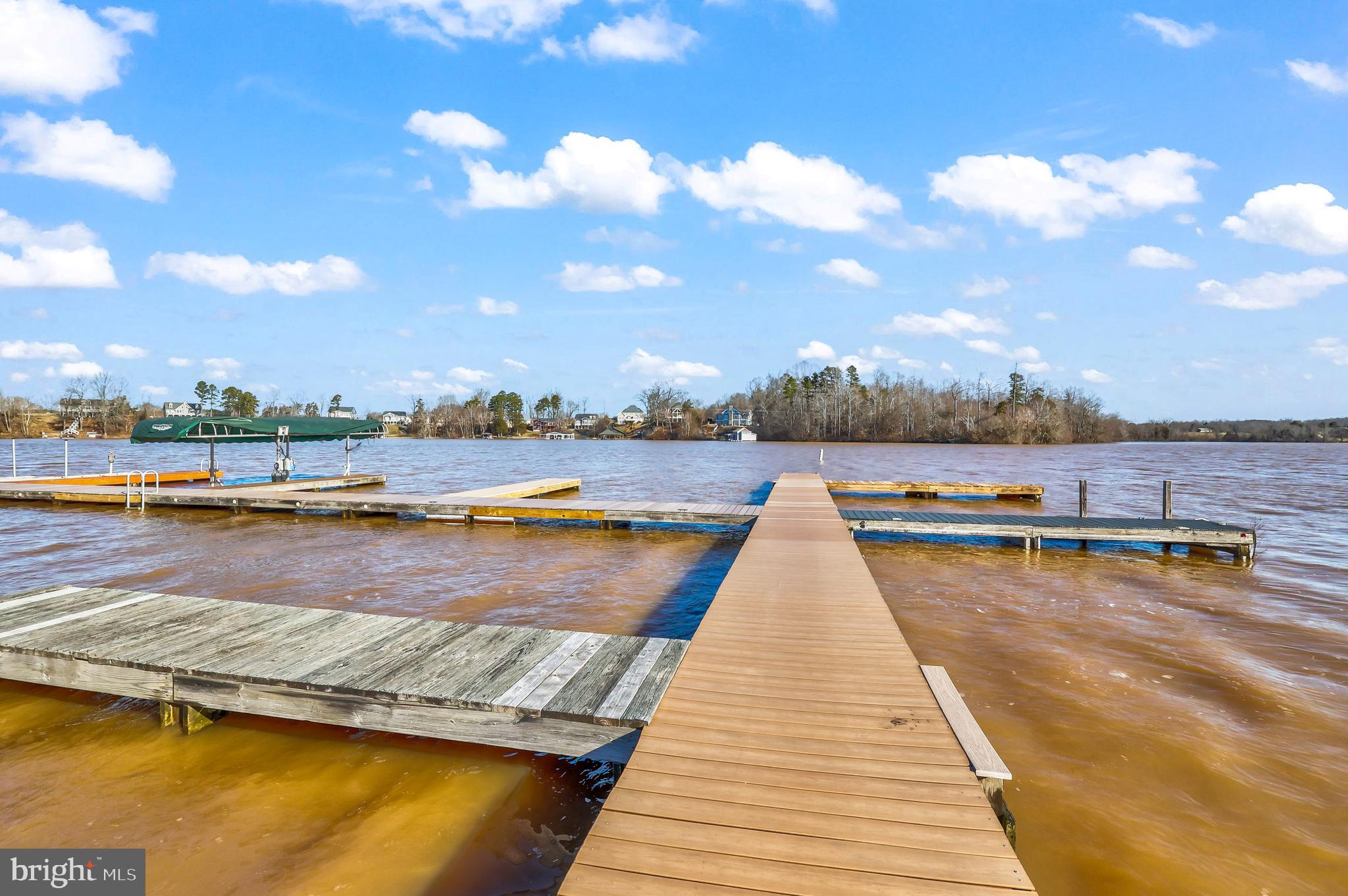 WOODLAND SHORES - Residential