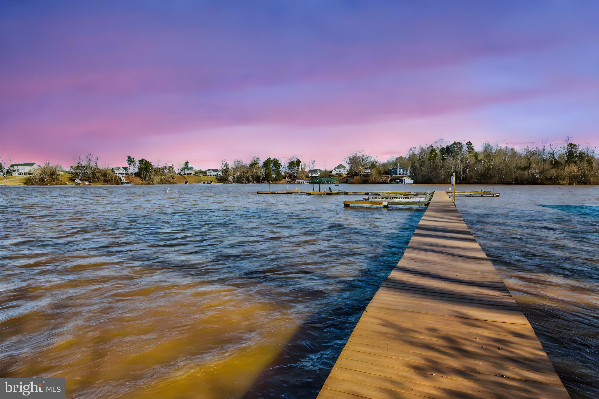 WOODLAND SHORES - Residential