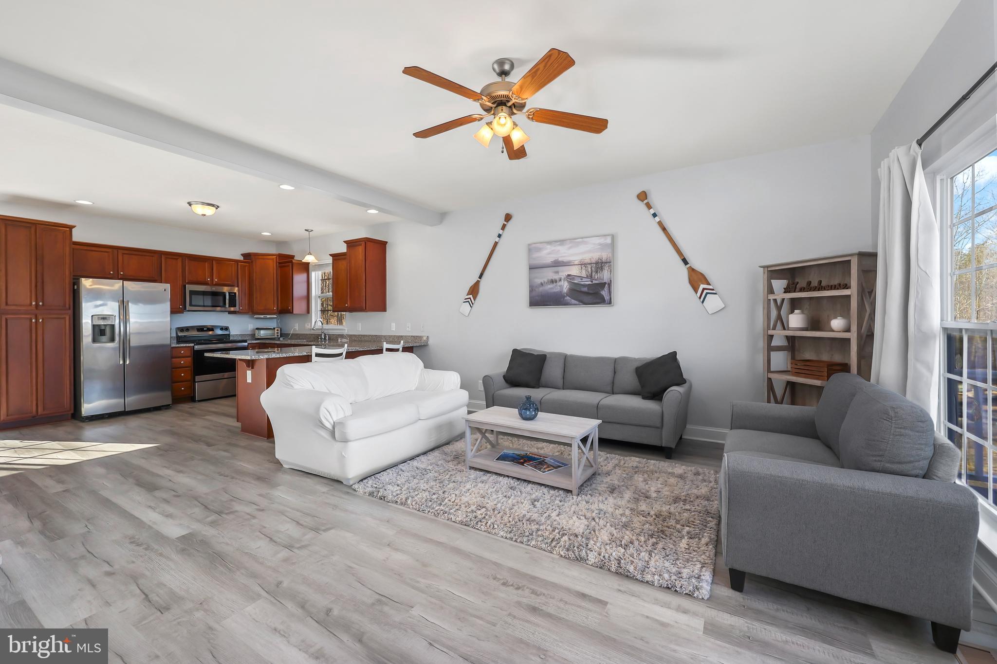 WOODLAND SHORES - Residential