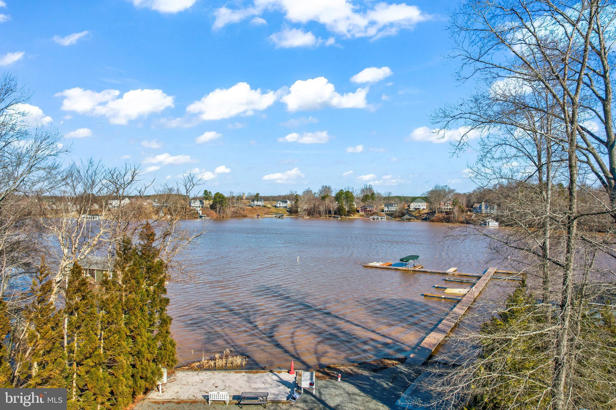 WOODLAND SHORES - Residential