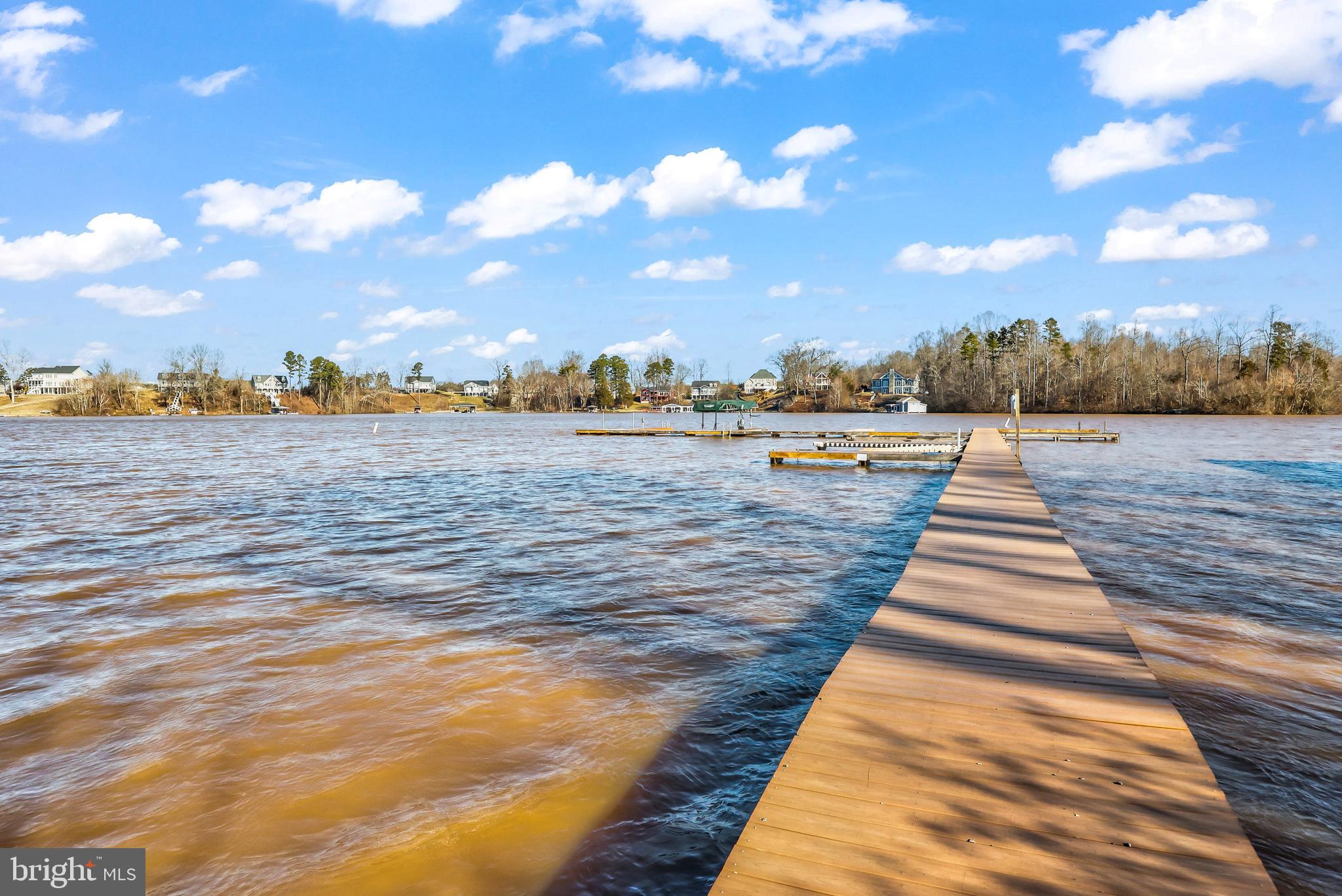 WOODLAND SHORES - Residential