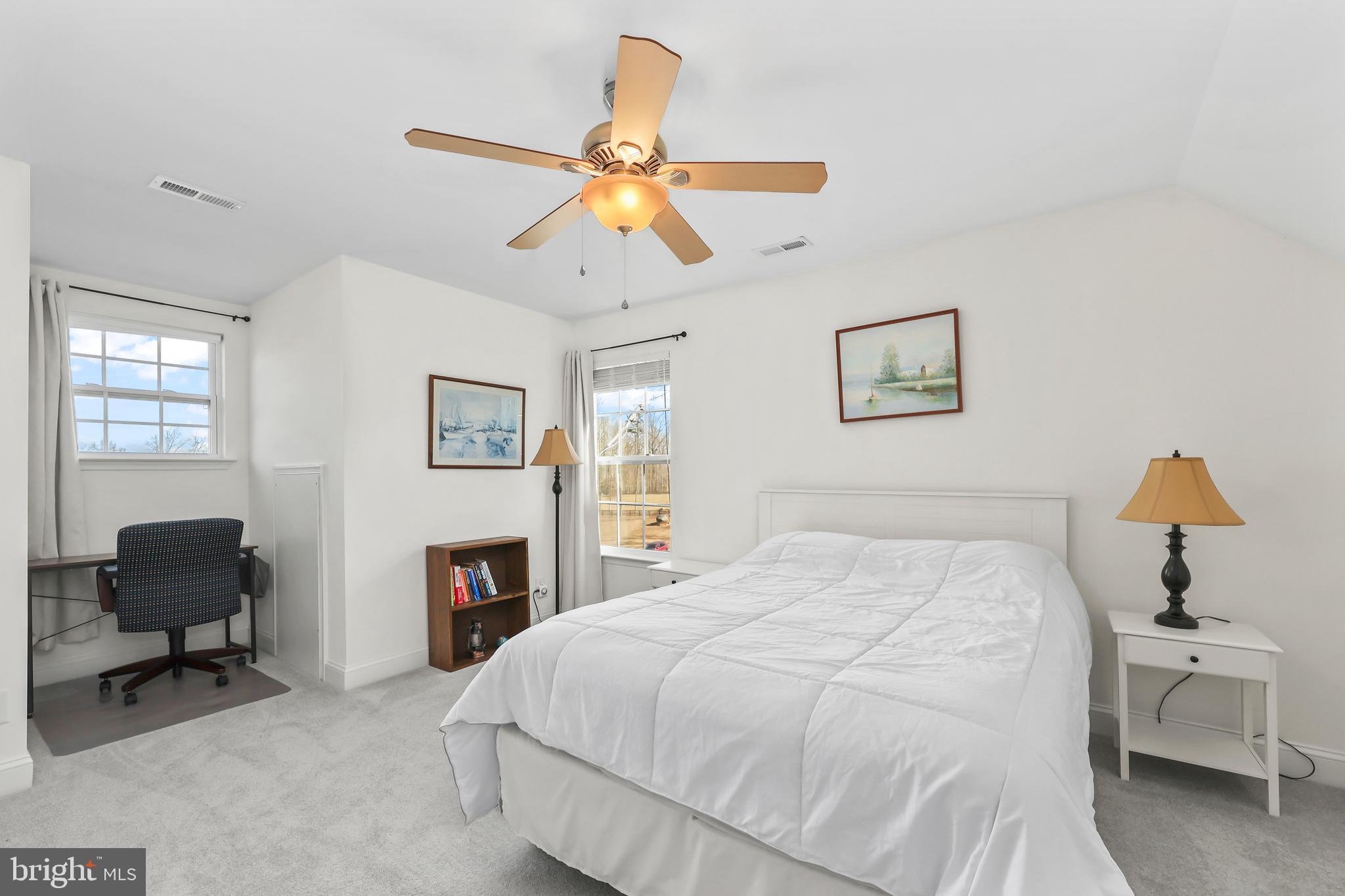 WOODLAND SHORES - Residential